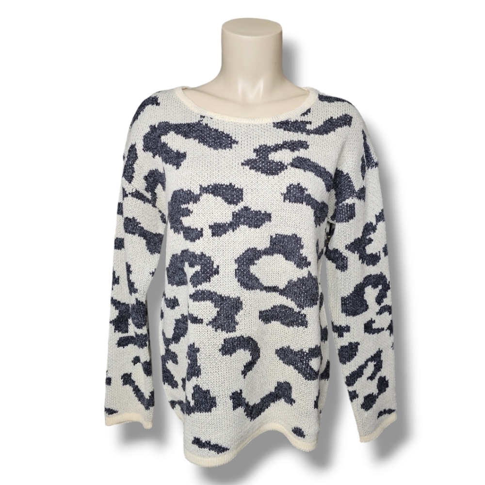 Davi & Dani animal print sweater. Small